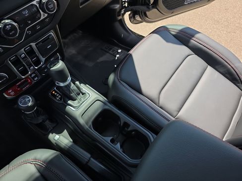 New 2026 Jeep Wrangler Unlimited Rubicon AWD/4WD image 24