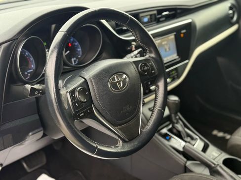 Used 2018 Toyota Corolla iM image 18