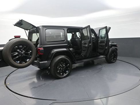 Used 2023 Jeep Wrangler Unlimited Sahara w/ Cold Weather Group AWD/4WD image 36