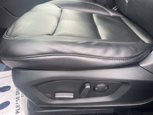 Used 2022 Ford Explorer XLT w/ Equipment Group 202A image 24