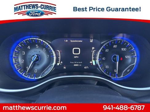 Used 2025 Chrysler Pacifica Select image 16