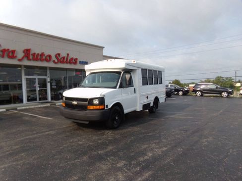 Used 2012 Chevrolet Express 3500 w/ School Bus Package RWD image 3