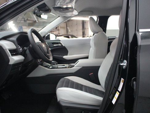 New 2026 Mitsubishi Outlander SE FWD image 6