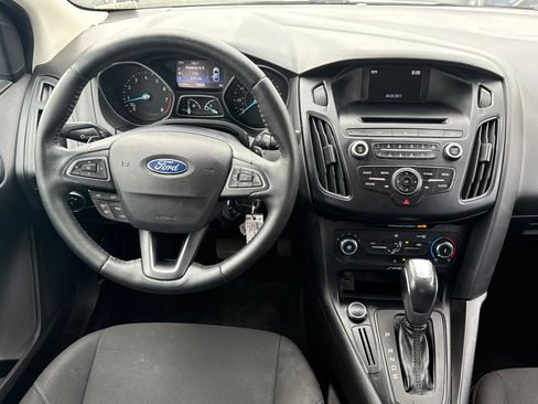 Used 2016 Ford Focus SE w/ SE Sport Package FWD image 19
