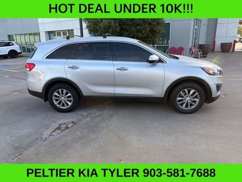 Used 2016 Kia Sorento LX w/ LX Convenience Package image 12