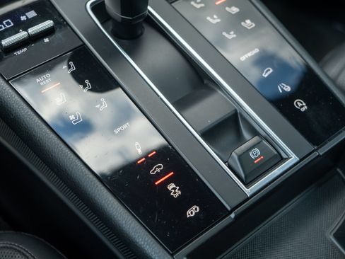 Certified 2023 Porsche Macan S AWD/4WD image 33
