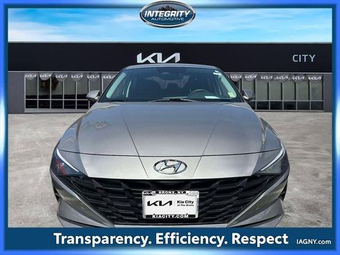 Used 2022 Hyundai Elantra SEL FWD image 6