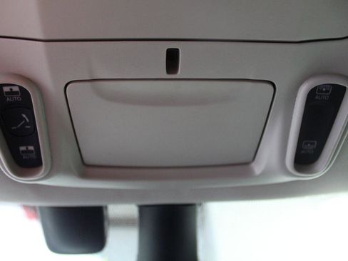 Used 2022 Chrysler Pacifica Limited image 16