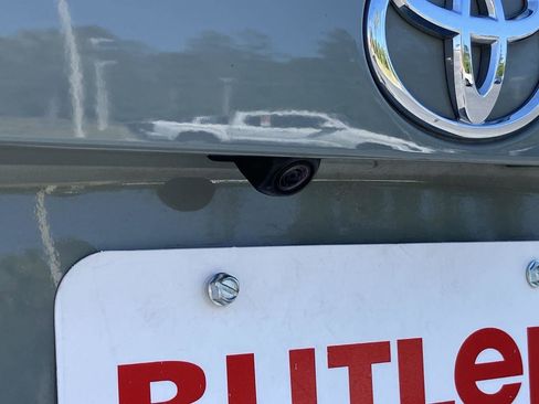 Used 2022 Toyota RAV4 XLE w/ Convenience Package image 11