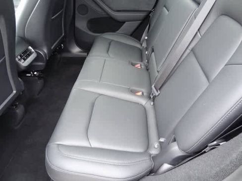 Used 2025 Tesla Model Y Long Range image 8