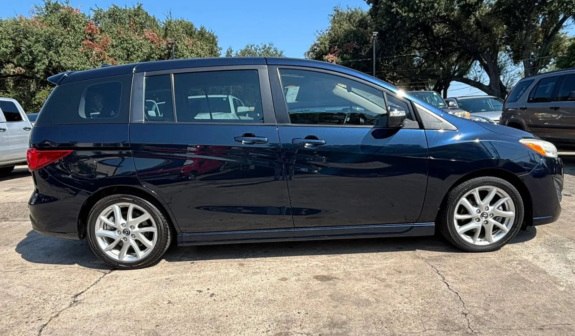 Used 2015 MAZDA MAZDA5 Grand Touring FWD image 8