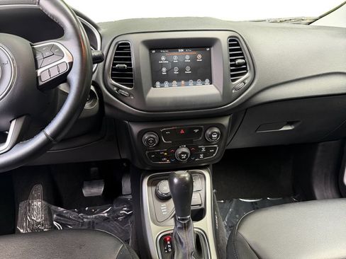 Used 2019 Jeep Compass Latitude AWD/4WD image 11