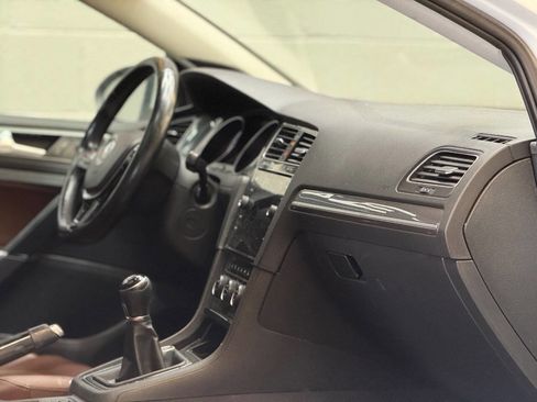 Used 2019 Volkswagen Golf Alltrack SEL image 2