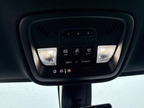 Used 2024 Chevrolet Traverse High Country image 31