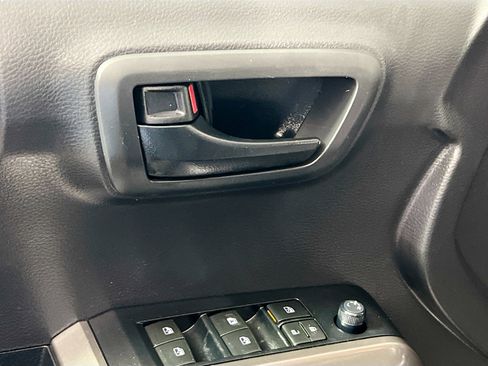 Used 2022 Toyota Tacoma SR5 w/ Technology Package image 16