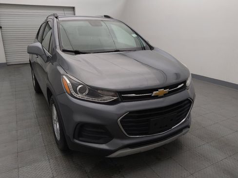 Used 2019 Chevrolet Trax LT w/ LT Convenience Package image 14