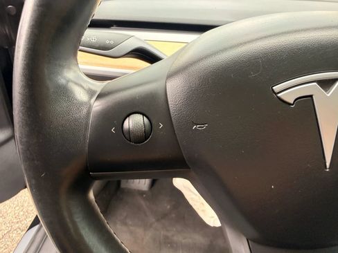 Used 2018 Tesla Model 3 Mid Range RWD image 12