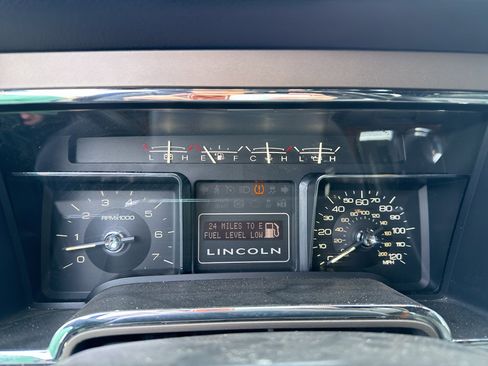 Used 2013 Lincoln Navigator L 4WD w/ HD Trailer Tow Pkg image 9