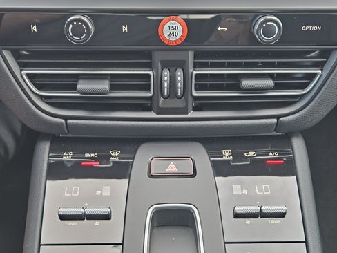 Certified 2026 Porsche Macan image 19