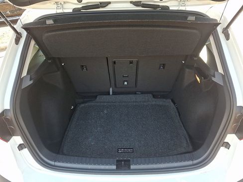 Used 2023 Volkswagen Taos SE w/ Panoramic Sunroof Package image 30