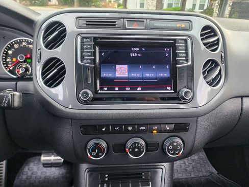 Used 2016 Volkswagen Tiguan R-Line FWD image 30