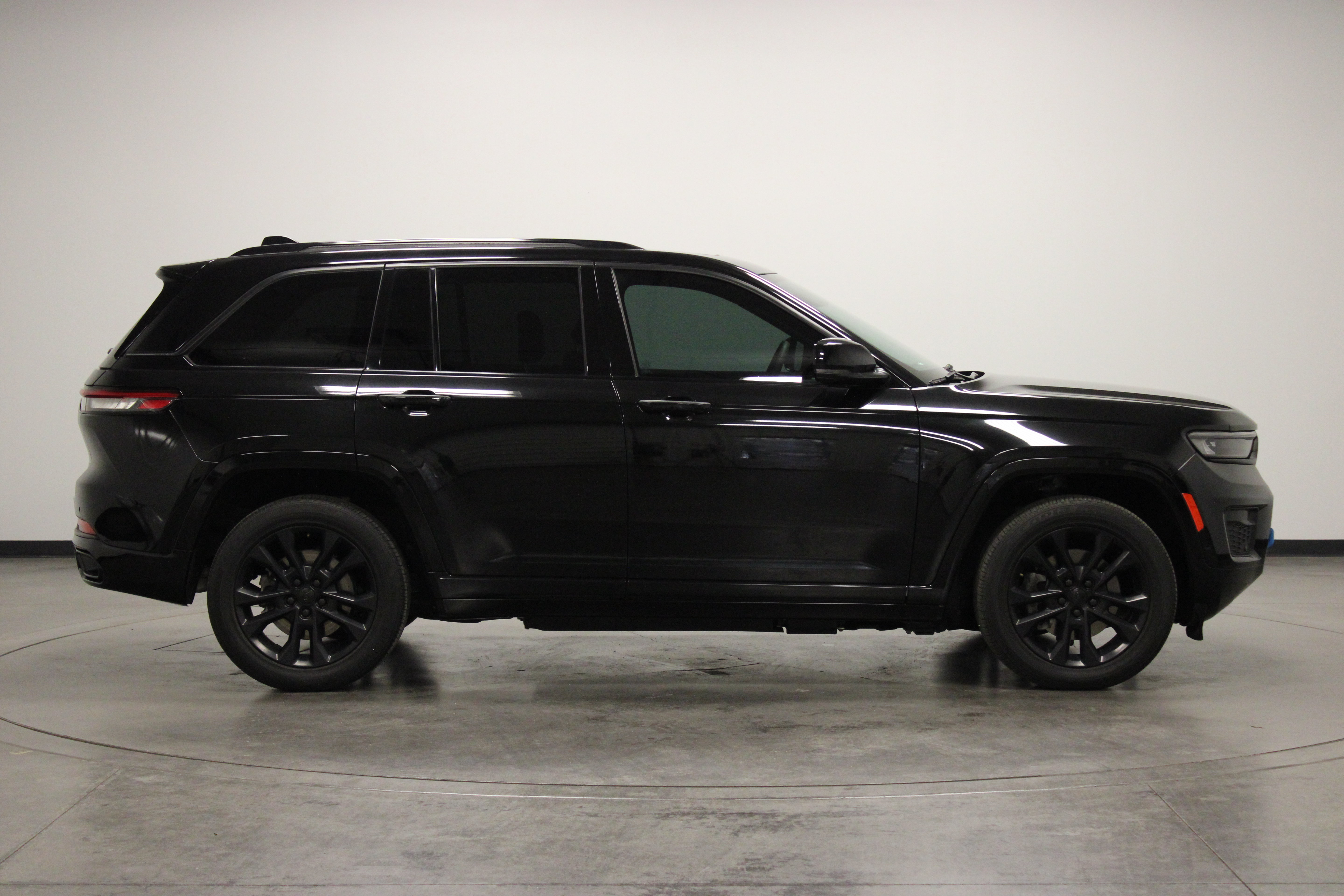 Used 2023 Jeep Grand Cherokee Overland AWD/4WD image 9