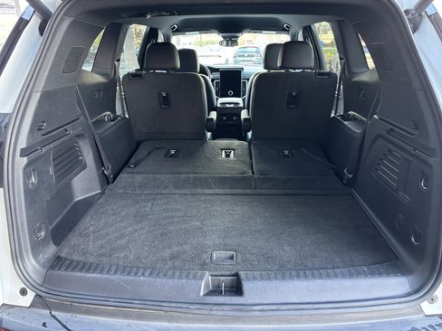 Used 2024 GMC Acadia Elevation image 17