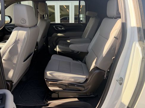 Used 2023 Chevrolet Suburban Z71 w/ Luxury Package image 6