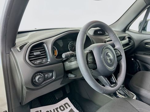 Used 2022 Jeep Renegade Altitude image 9