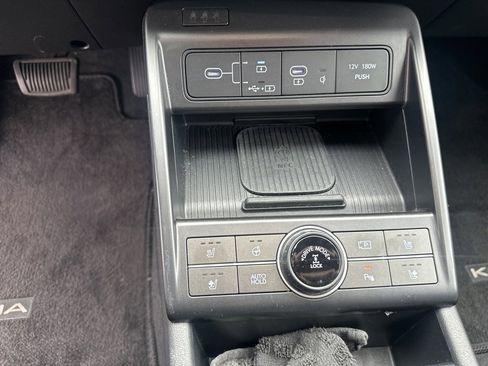 Used 2024 Hyundai Kona Limited image 22