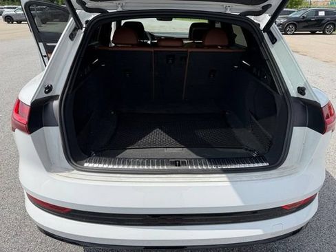 Used 2022 Audi e-tron Premium Plus w/ Premium Plus Package AWD/4WD image 20
