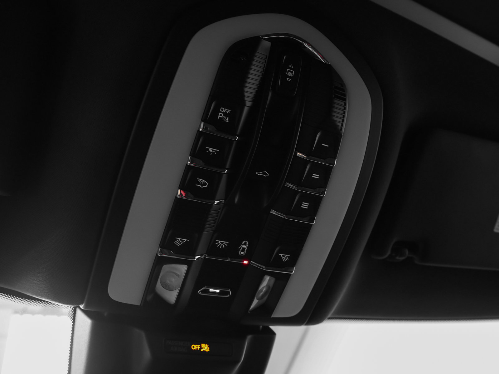 Certified 2023 Porsche Macan AWD/4WD image 35
