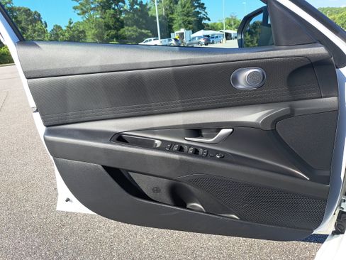 Used 2023 Hyundai Elantra Blue FWD image 27