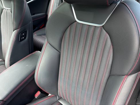 Used 2025 Genesis G70 3.3T Advanced RWD image 8