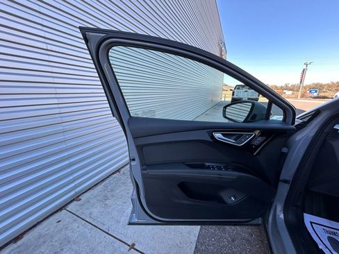 Used 2024 Audi Q4 e-tron Premium w/ Convenience Package image 63