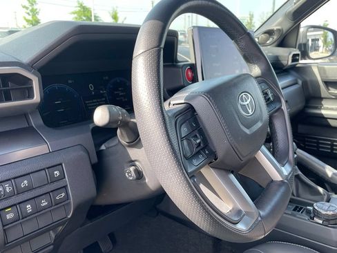 Used 2025 Toyota 4Runner TRD Off-Road Premium AWD/4WD image 9