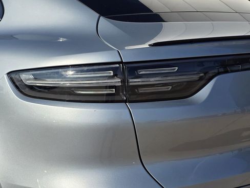Certified 2021 Porsche Cayenne Coupe image 13