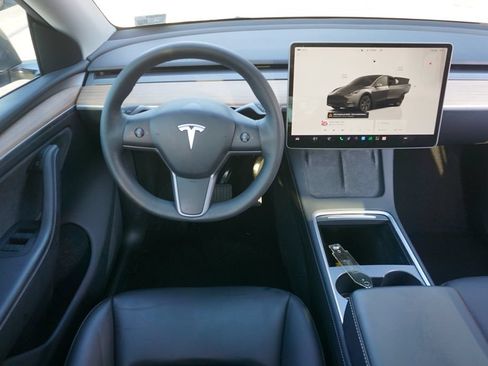 Used 2024 Tesla Model Y Long Range AWD/4WD image 5