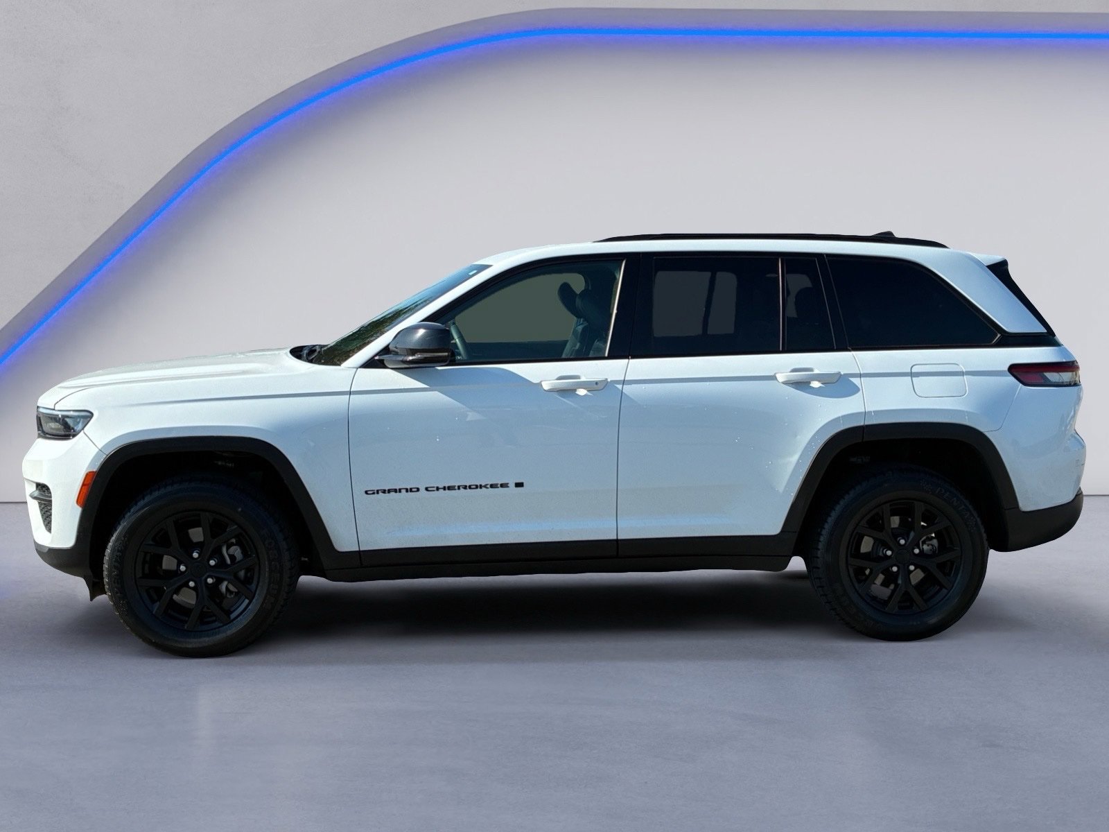 Used 2024 Jeep Grand Cherokee Altitude RWD image 8