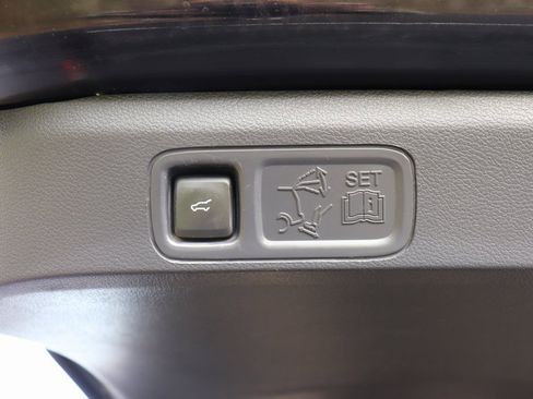 Used 2023 Ford Expedition Limited image 14