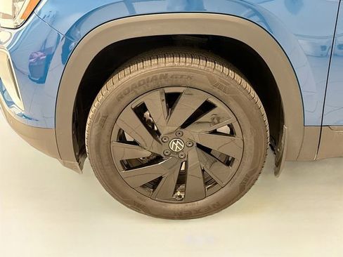 Used 2025 Volkswagen Atlas SE image 24