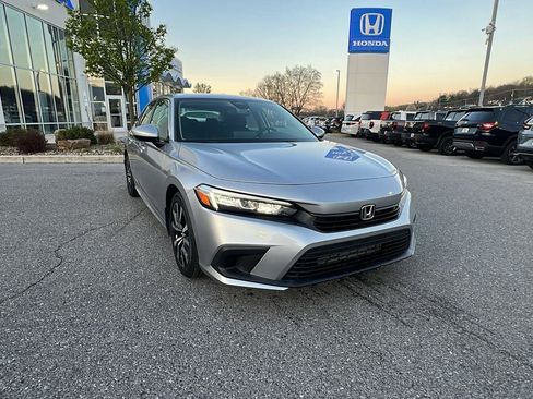 Used 2023 Honda Civic EX image 2
