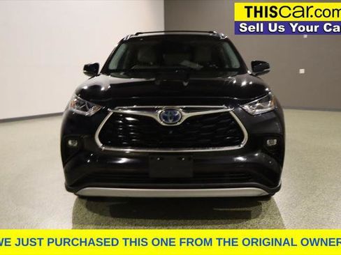 Used 2021 Toyota Highlander Platinum FWD image 3