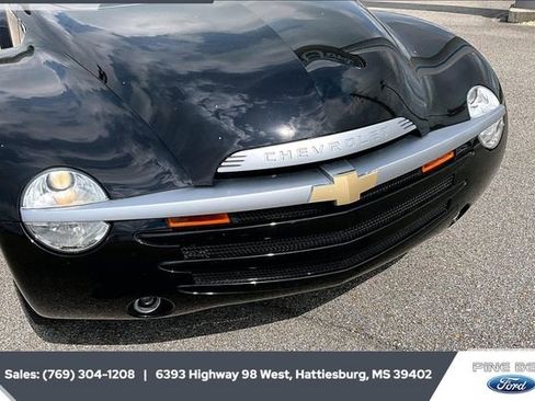 Used 2006 Chevrolet SSR w/ Preferred Equipment Group image 20