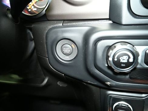 Used 2018 Jeep Wrangler Unlimited Sport S image 39