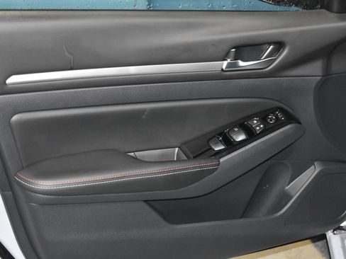 Certified 2024 Nissan Altima 2.0 SR image 4