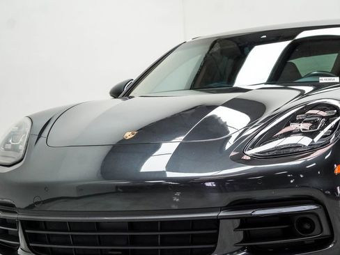 Used 2017 Porsche Panamera image 2