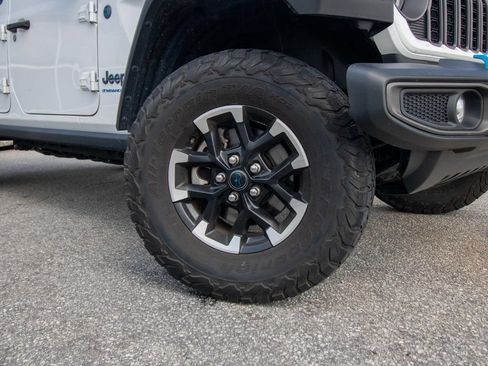 Used 2024 Jeep Wrangler Unlimited Rubicon 4xe AWD/4WD image 15