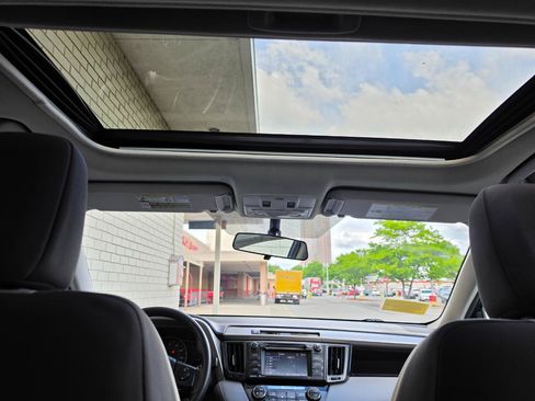 Used 2015 Toyota RAV4 XLE AWD/4WD image 15
