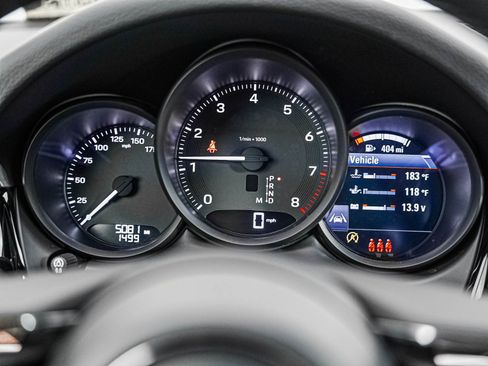 Certified 2026 Porsche Macan AWD/4WD image 18